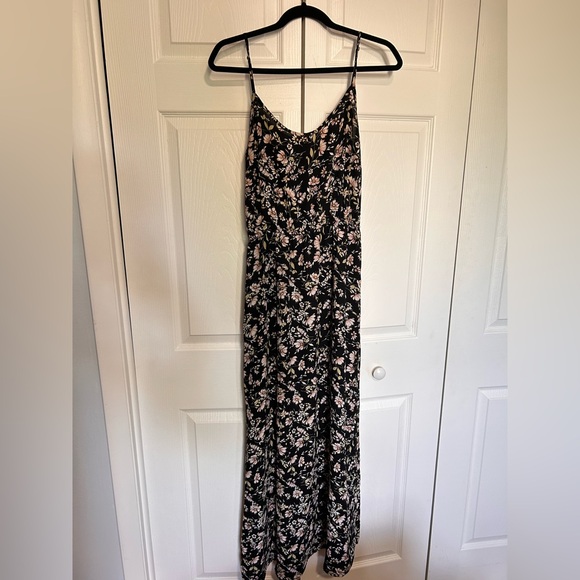 Forever 21 Dresses & Skirts - Forever 21 Black and White Spaghetti Strap Maxi Sundress